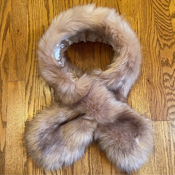 NWOT Faux Fur Pull Through Champagne Blush Scarf - Picture 4 of 10
